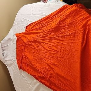 Long skirt with lace with slit up to hip